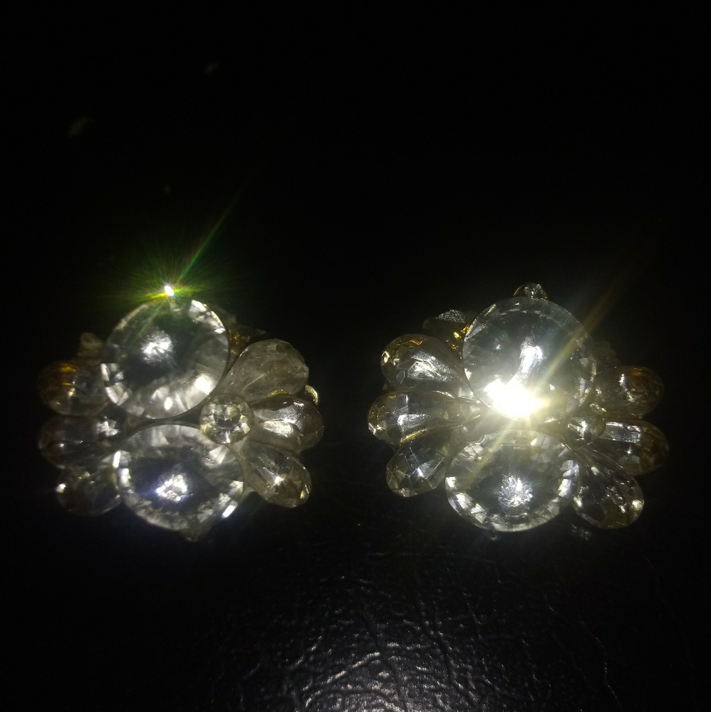 Clip on crystal earings
